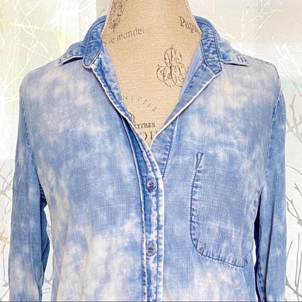 Cloth + Stone tie dye blue chambray collared button down top shirt 1/2 sleeves - Picture 2 of 10